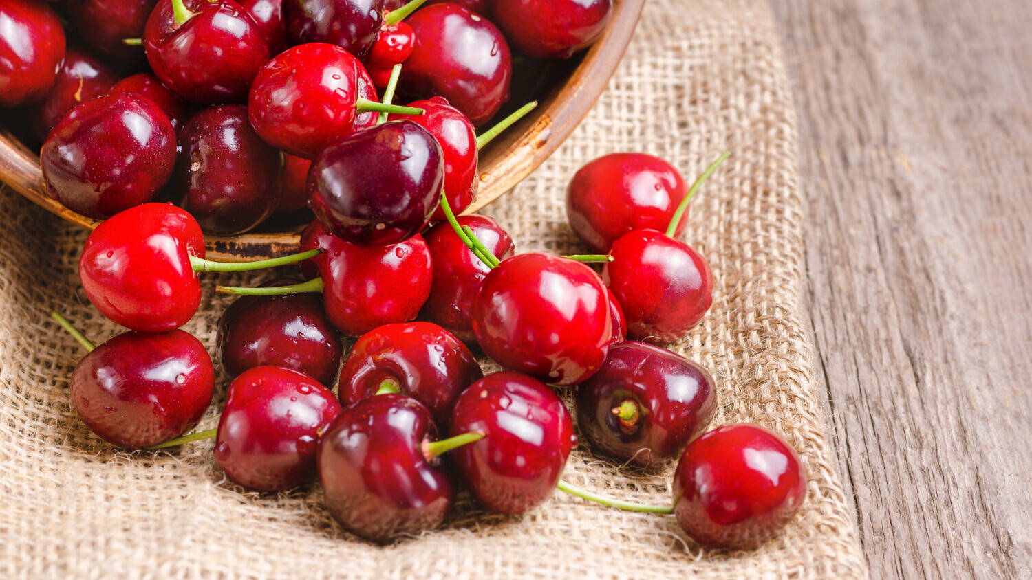 酸櫻桃 是歐美家庭常用於改善 痛風 或 尿酸 的 保健 水果