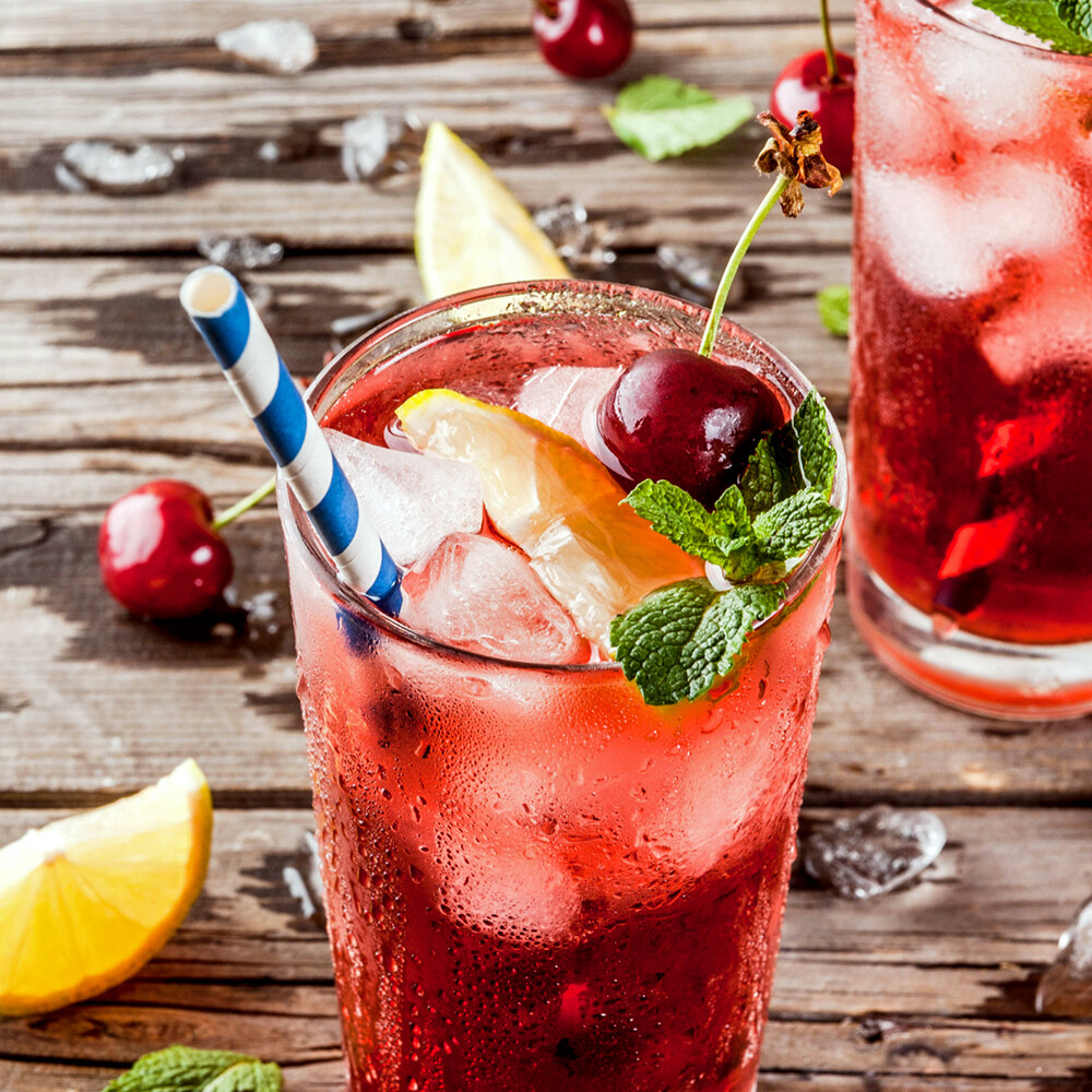 酸櫻桃汁搭配冰涼氣泡水，非常適合夏日消暑飲用